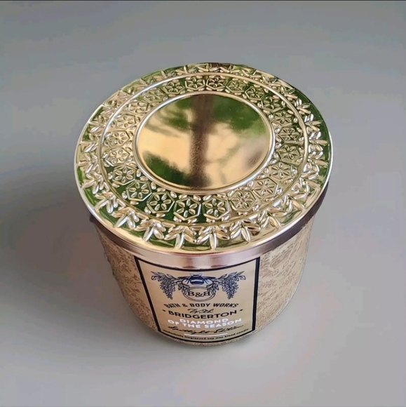 NWT Bath & Body Works Bridgerton " Diamond of The Season " 3 Wick Candle. - Picture 2 of 4